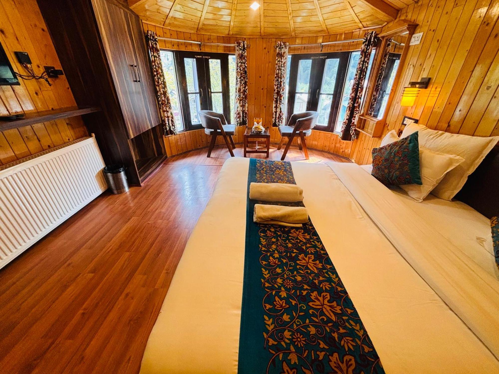 Bombay Palace Hotel Pahalgam Exterior photo